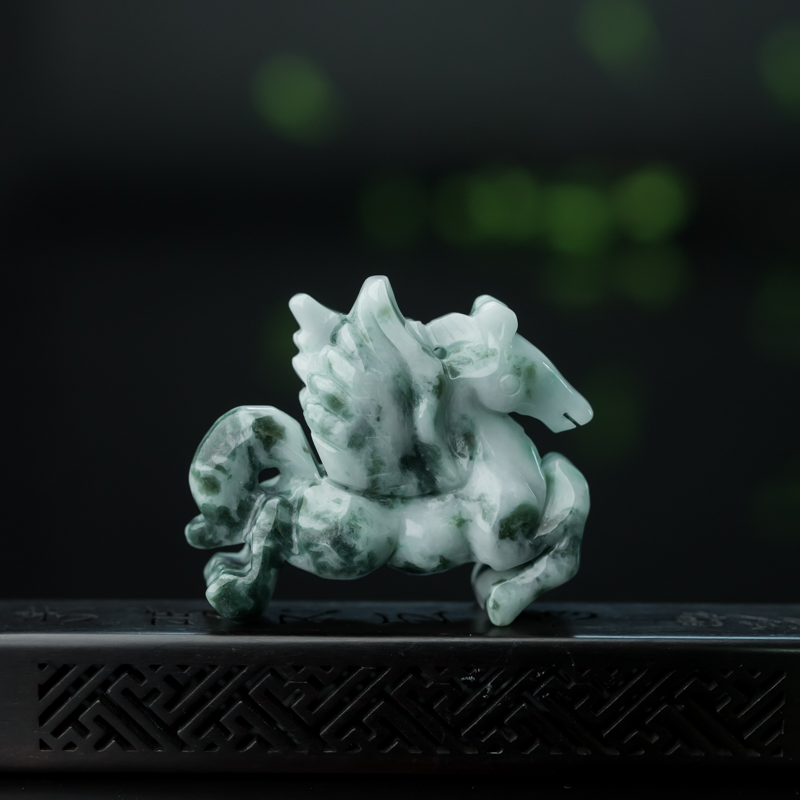 糯种飘花翡翠飞马吊坠-红掌柜
