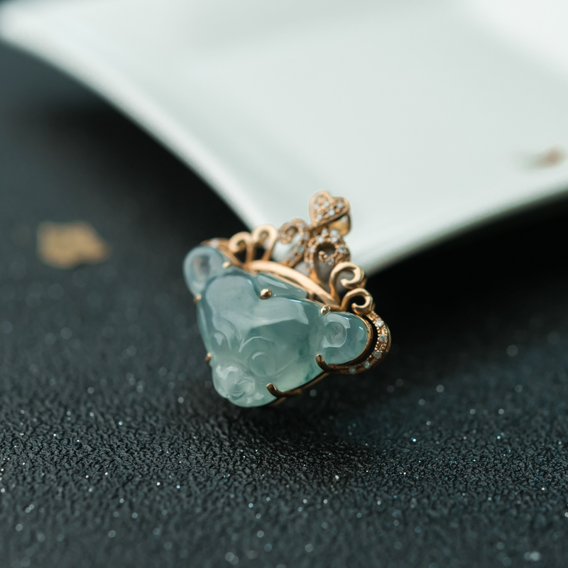 天然冰种淡晴水翡翠福在眼前吊坠-红掌柜