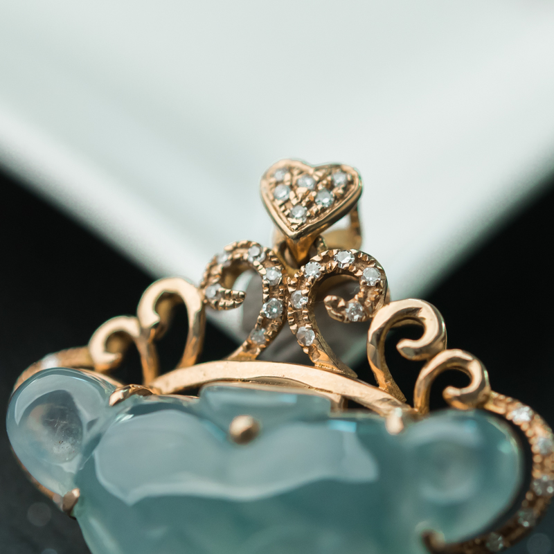 缅甸天然冰种淡晴水翡翠吊坠-红掌柜