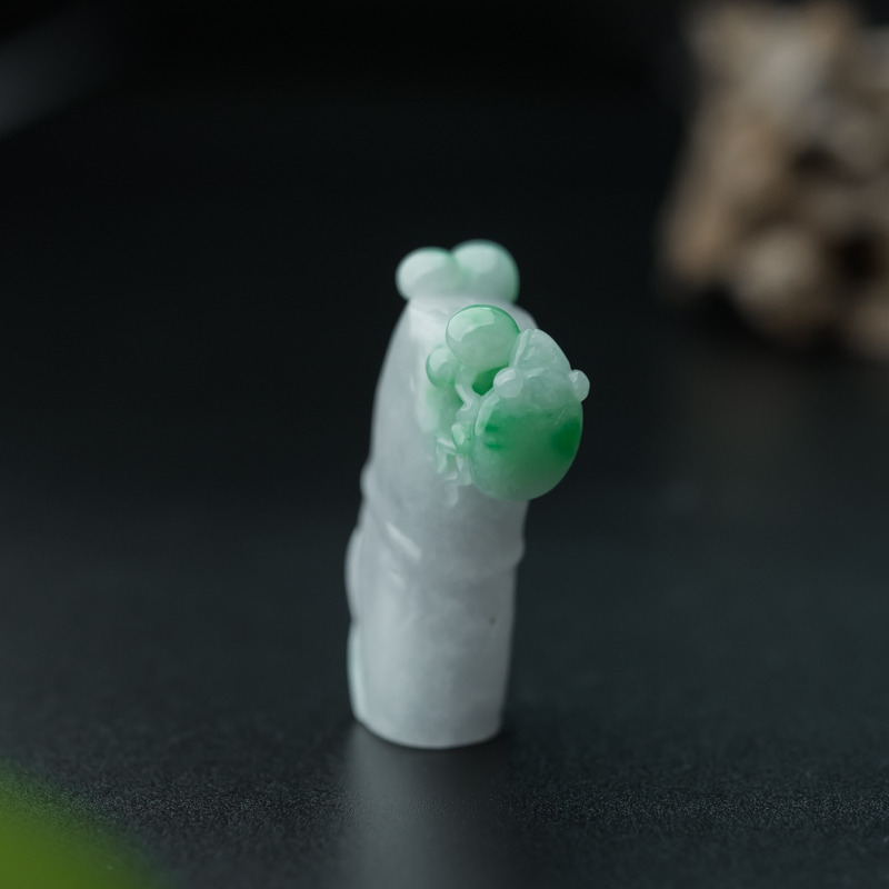 天然糯种飘翠翡翠节节高升吊坠-红掌柜