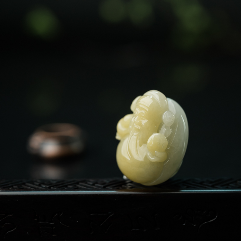 天然糯种俏色翡翠财神吊坠-红掌柜