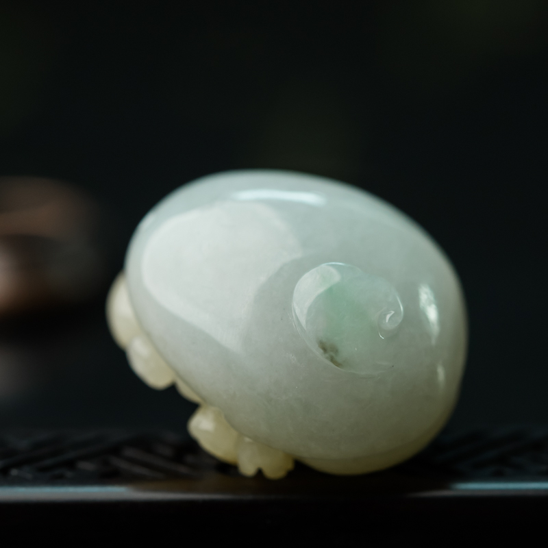 缅甸天然糯种俏色翡翠吊坠-红掌柜