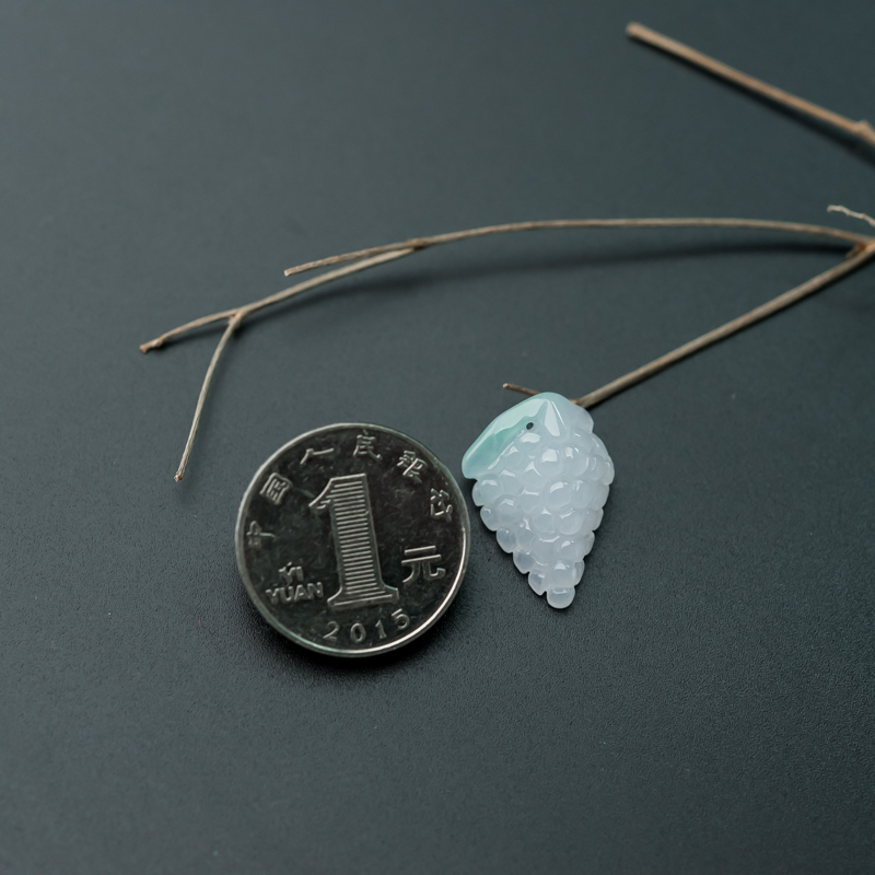 糯冰种春带彩翡翠吊坠-红掌柜