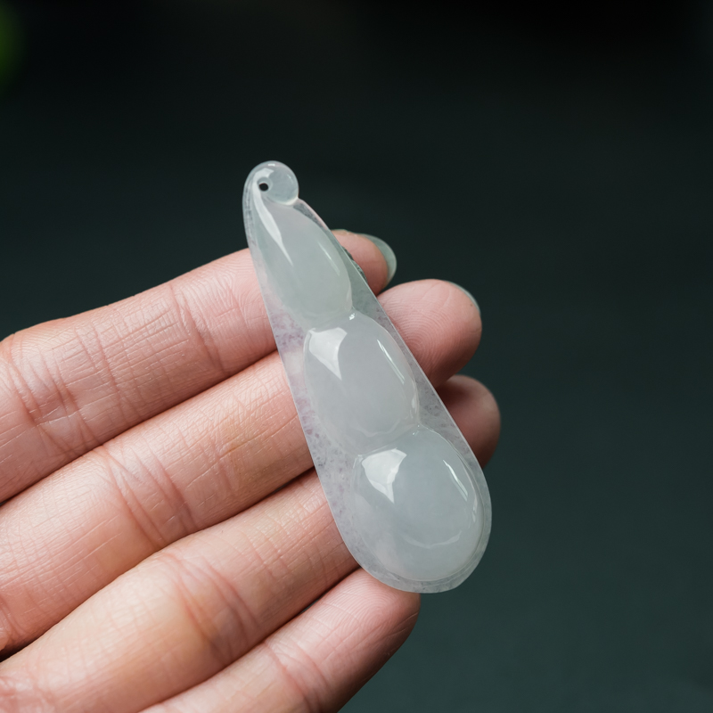 糯冰种翡翠福豆吊坠-红掌柜