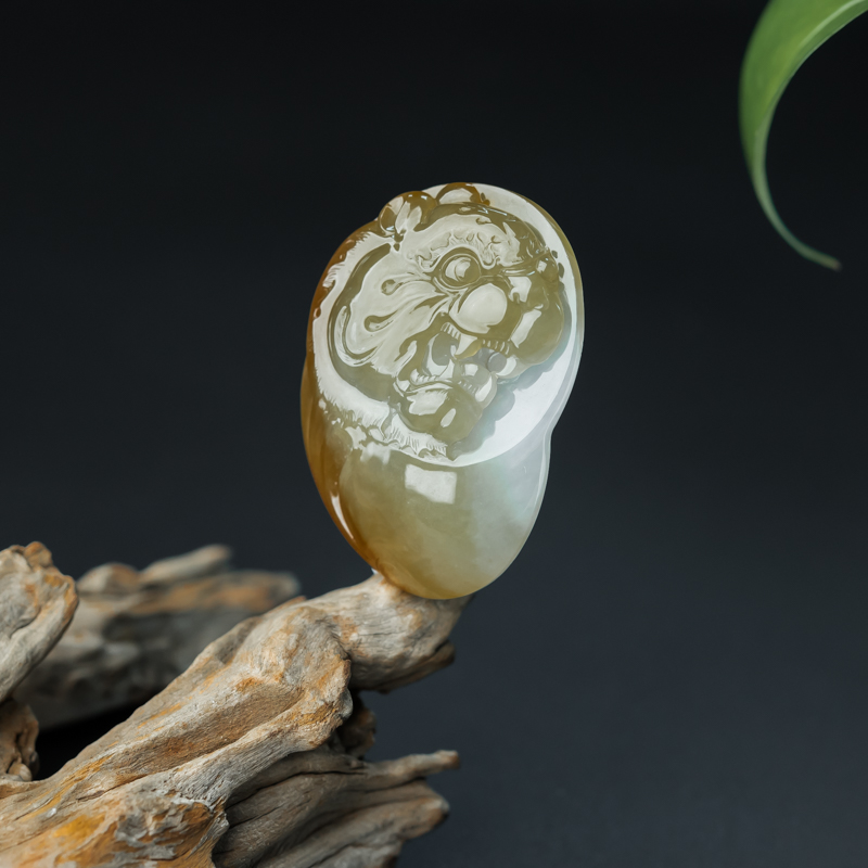 天然糯种俏色翡翠寅虎吊坠-红掌柜