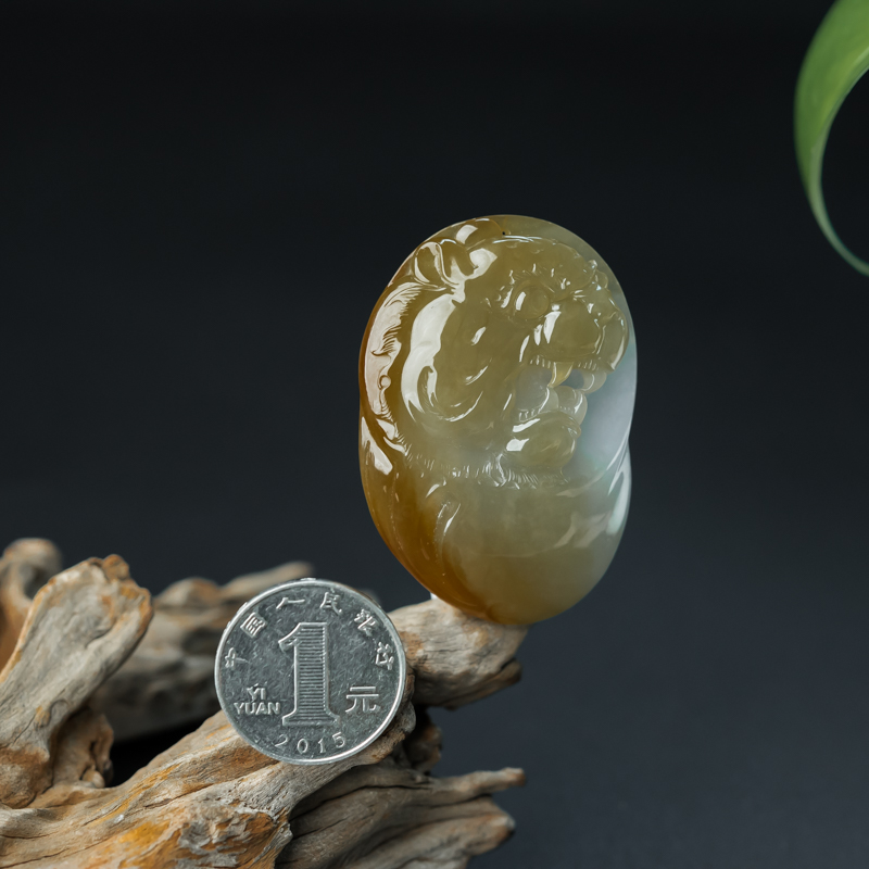 糯种翡翠寅虎吊坠-红掌柜