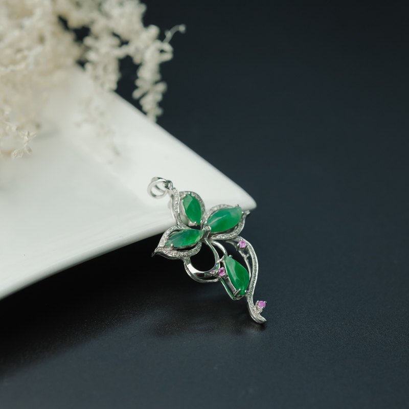 缅甸糯冰种阳绿翡翠吊坠-红掌柜