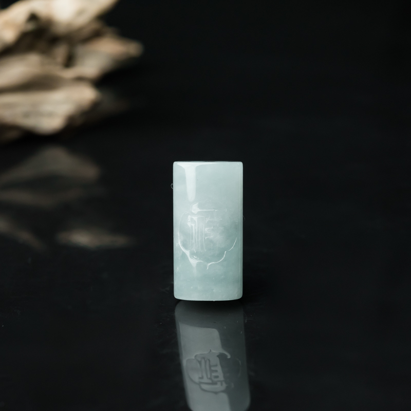 缅甸天然翡翠吉祥吊坠-红掌柜
