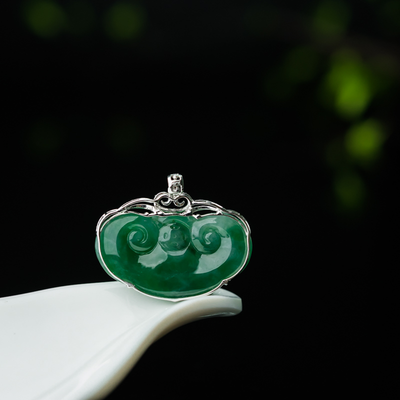 缅甸天然翠绿翡翠如意吊坠-红掌柜