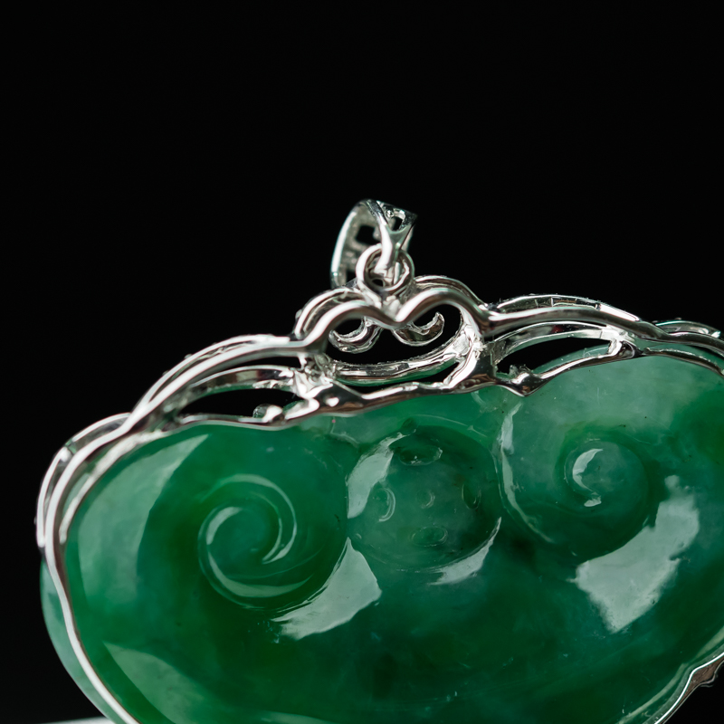 缅甸天然糯种翠绿翡翠吊坠-红掌柜