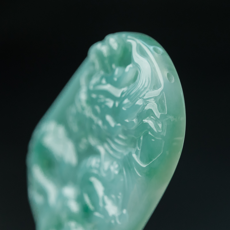 缅甸天然糯种浅绿翡翠吊坠-红掌柜