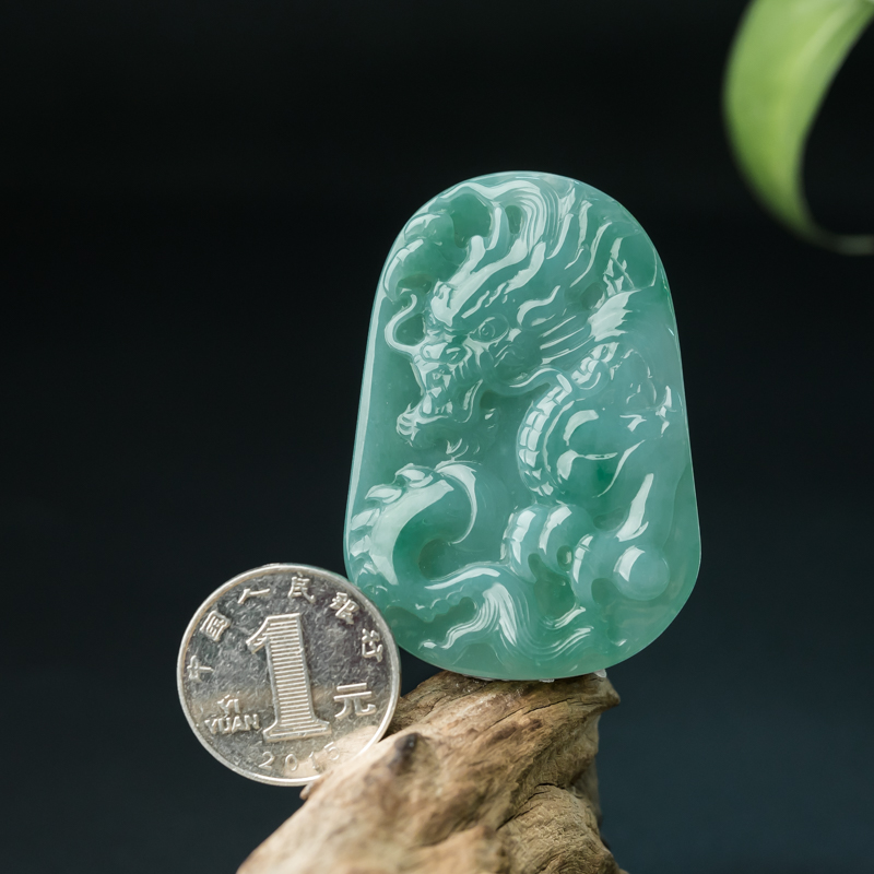 浅绿翡翠辰龙吊坠-红掌柜