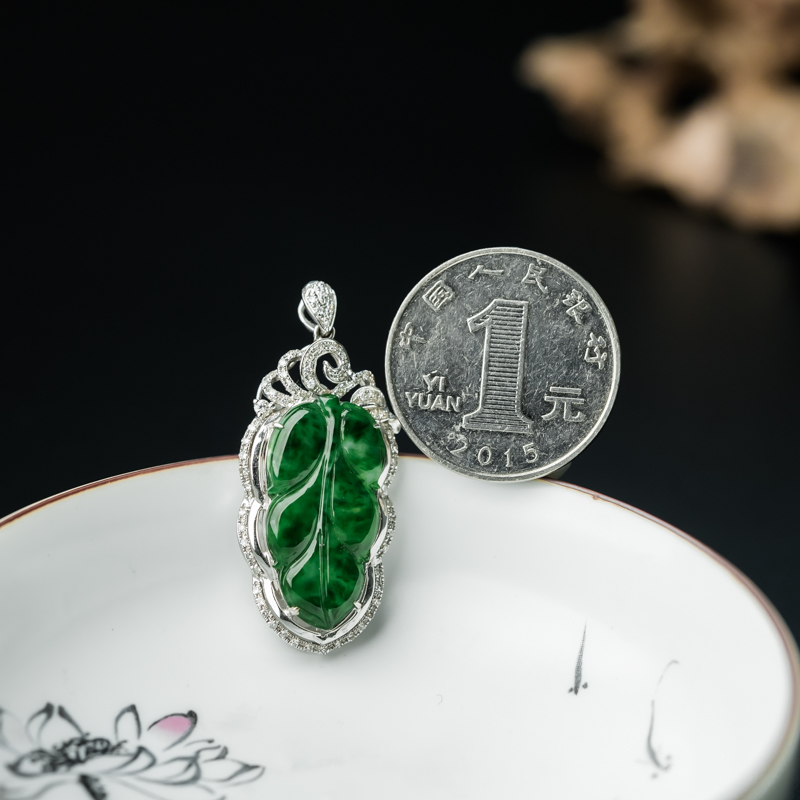 糯冰种翡翠金枝玉叶吊坠-红掌柜