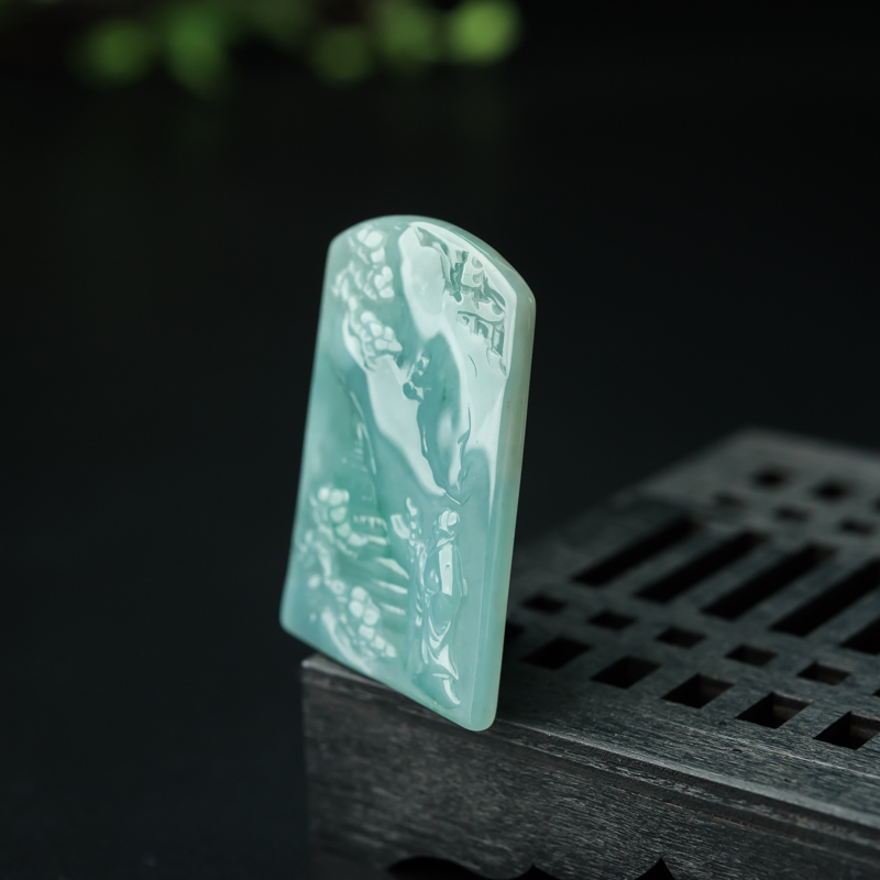 天然糯种浅绿翡翠登高望远吊坠-红掌柜