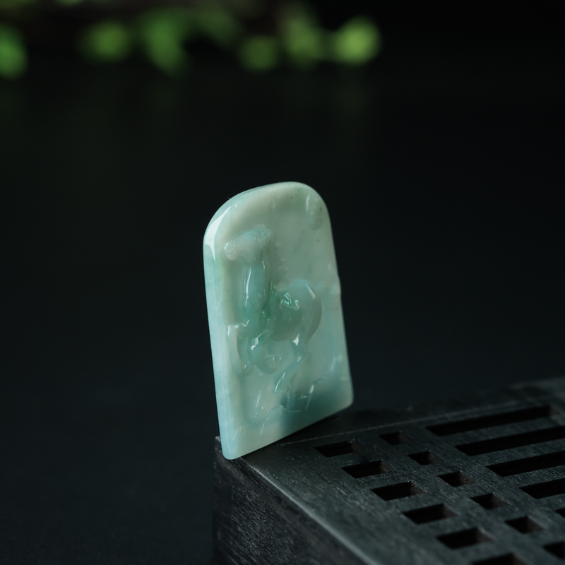缅甸糯种浅绿翡翠马到功成吊坠-红掌柜