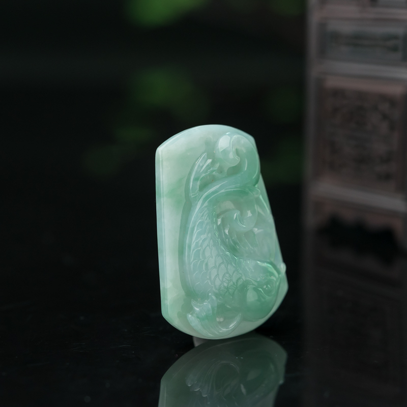 缅甸天然浅绿翡翠年年有余吊坠-红掌柜