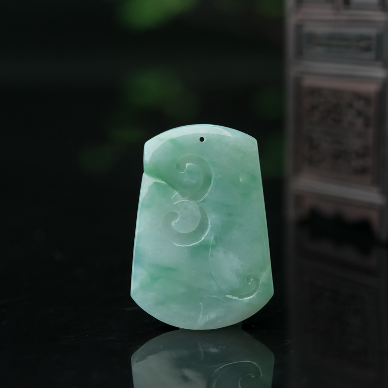 天然糯种浅绿翡翠年年有余吊坠-红掌柜