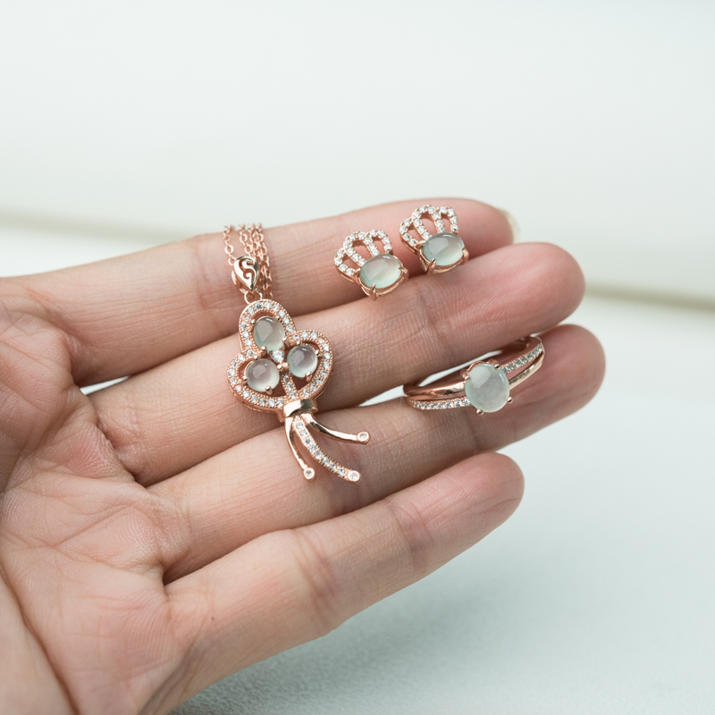 天然糯冰种翡翠三件套-红掌柜