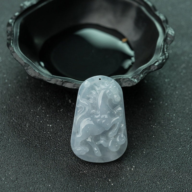 缅甸天然糯冰种翡翠午马吊坠-红掌柜