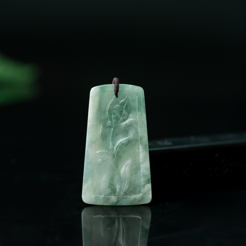 缅甸天然浅绿翡翠年年有余吊坠-红掌柜