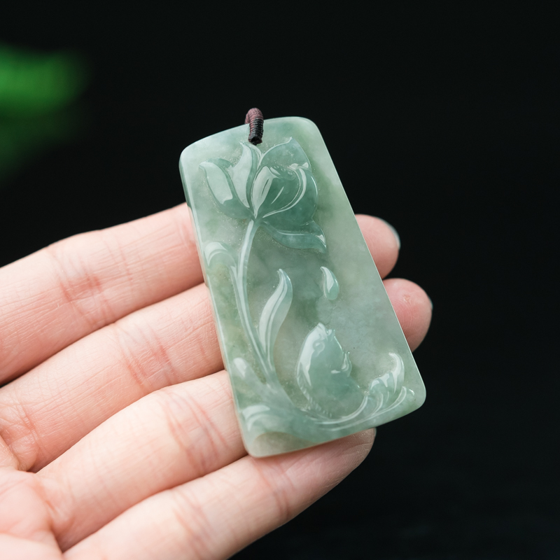 缅甸天然糯种浅绿翡翠吊坠-红掌柜
