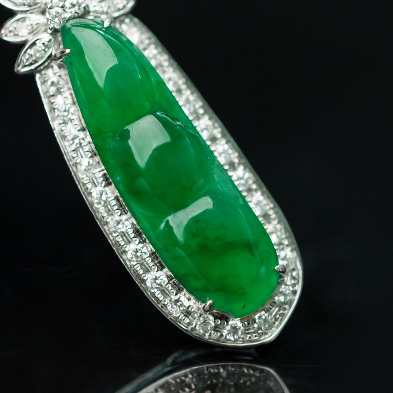 糯种翠绿翡翠福豆吊坠-红掌柜