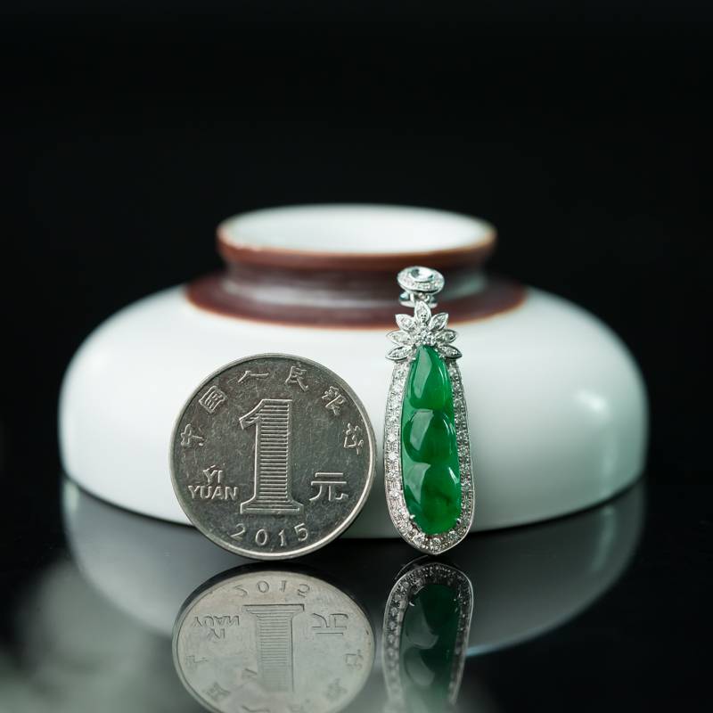 糯种翠绿翡翠吊坠-红掌柜