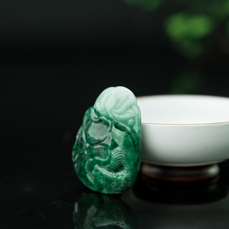 飘翠翡翠年年有余吊坠-红掌柜