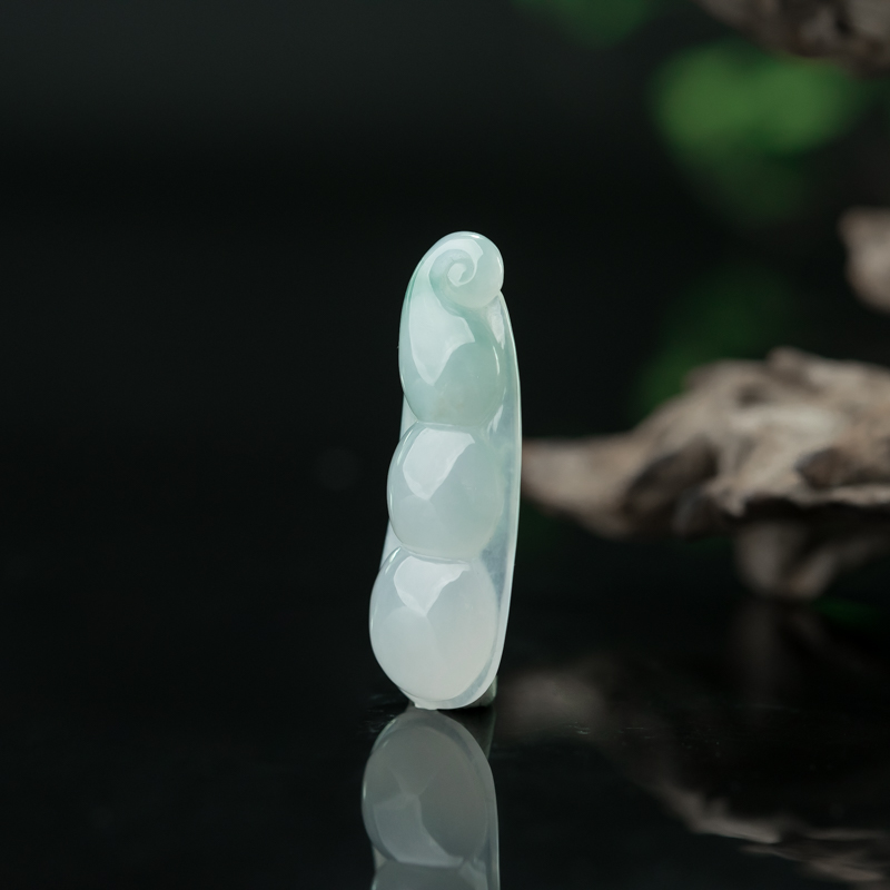 淡晴水翡翠福豆吊坠-红掌柜