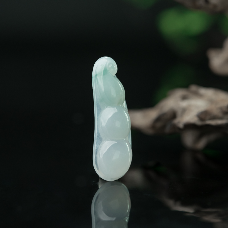 糯冰种翡翠福豆吊坠-红掌柜