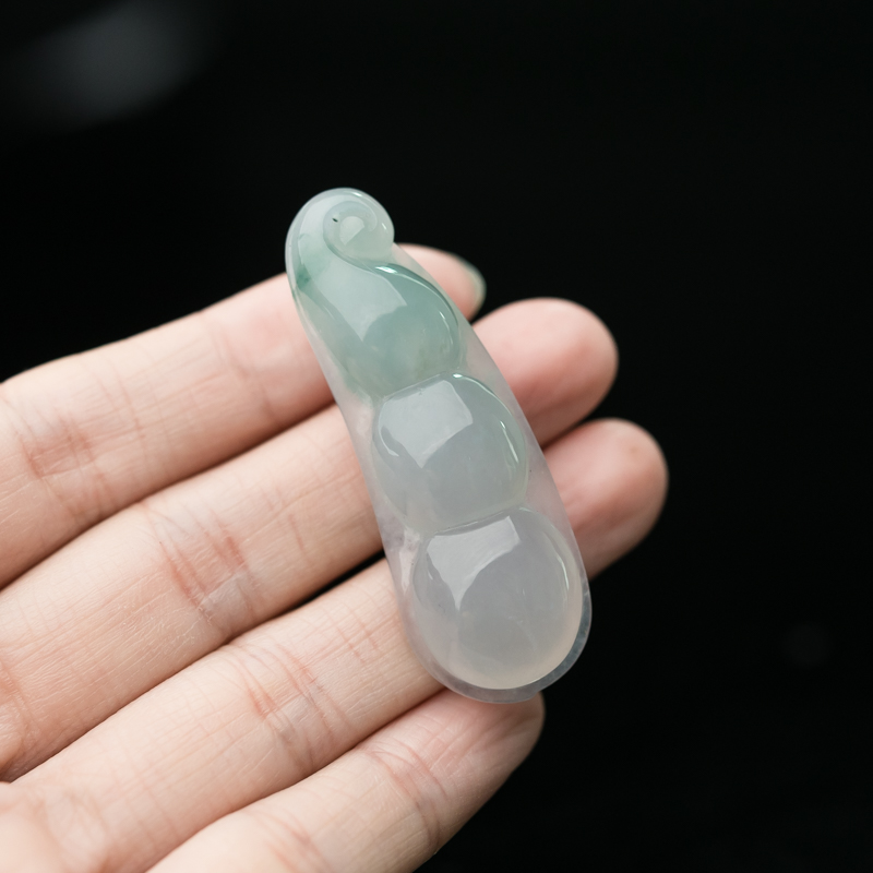 糯冰种淡晴水翡翠福豆-红掌柜