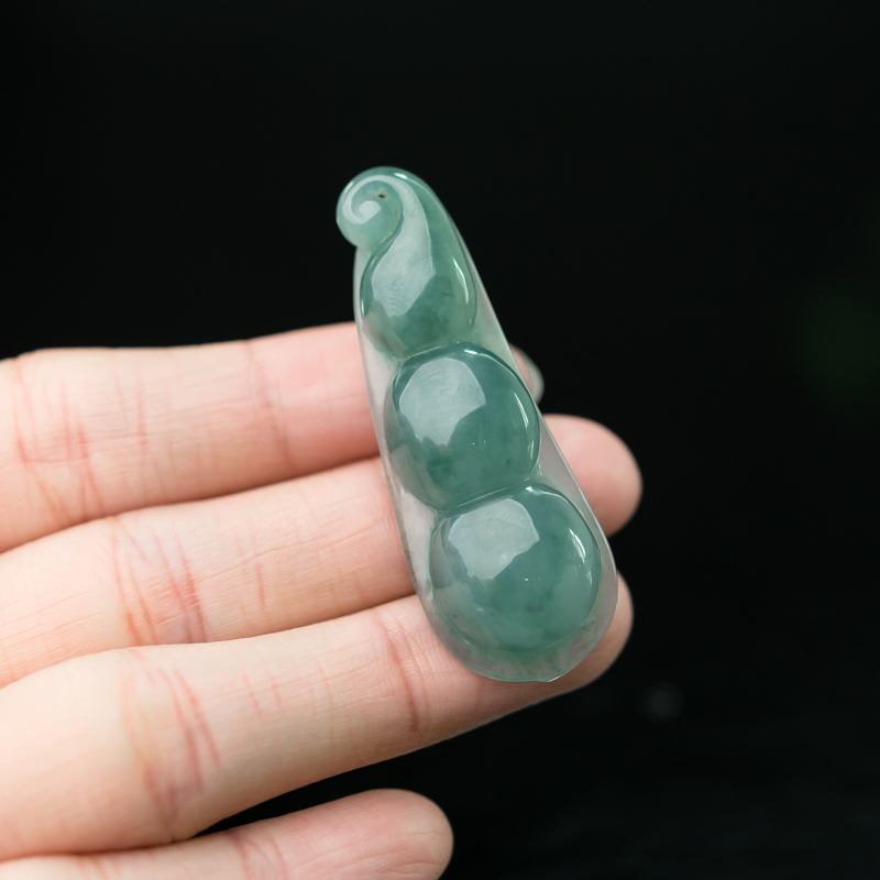 糯冰种蓝水翡翠福豆-红掌柜
