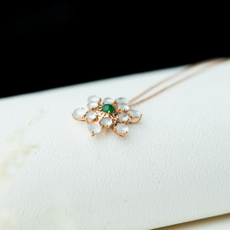 冰种翡翠雪花吊坠-红掌柜