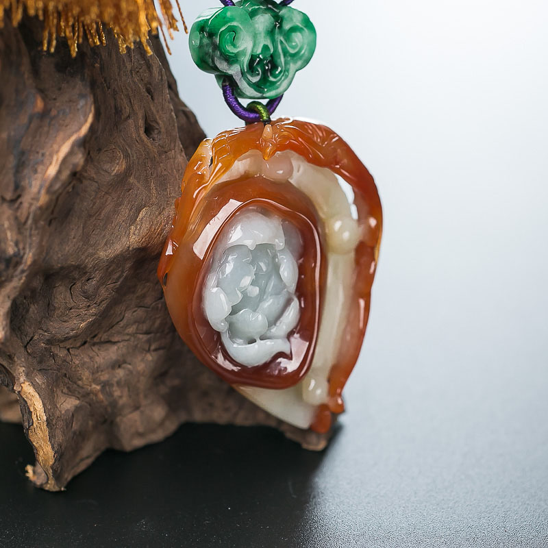 俏色翡翠牡丹引凤吊坠-红掌柜