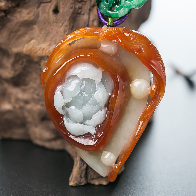 糯种俏色翡翠吊坠-红掌柜