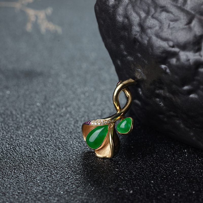 糯种翠色翡翠花吊坠-红掌柜