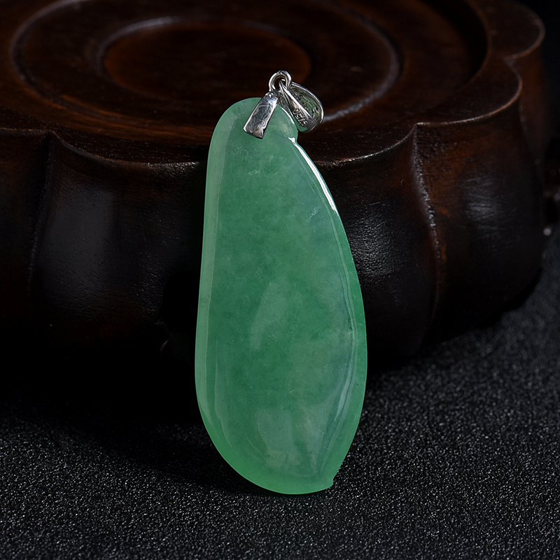 18k白金扣冰糯种翡翠福瓜吊坠-红掌柜