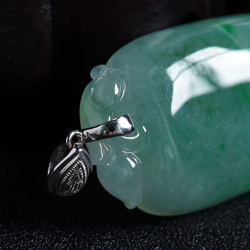 18k白金扣冰糯种翠绿飘花翡翠吊坠-红掌柜