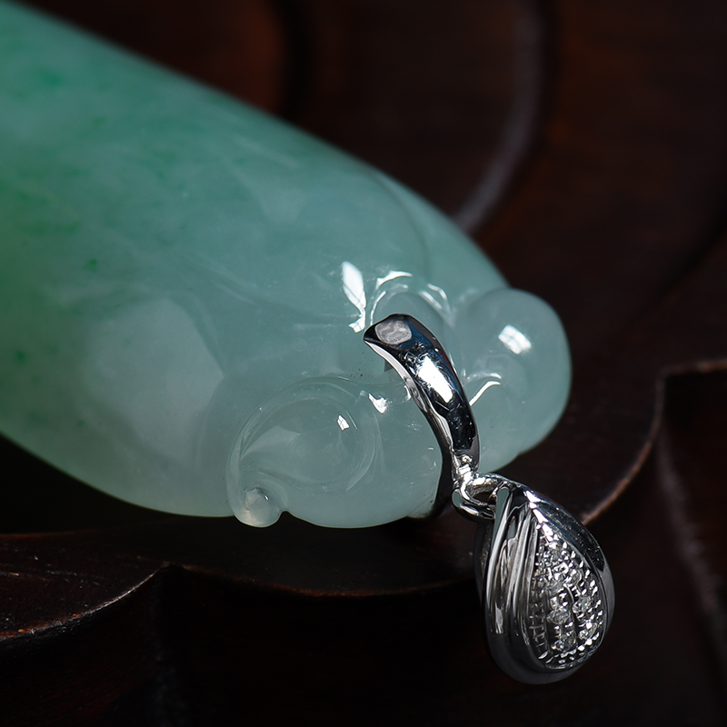 18k白金扣冰糯种翠绿翡翠福瓜吊坠-红掌柜