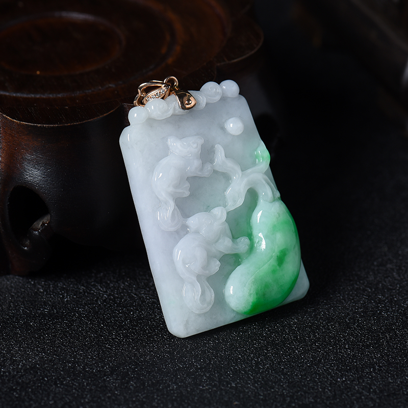 翡翠白底青玉鼠送官-红掌柜