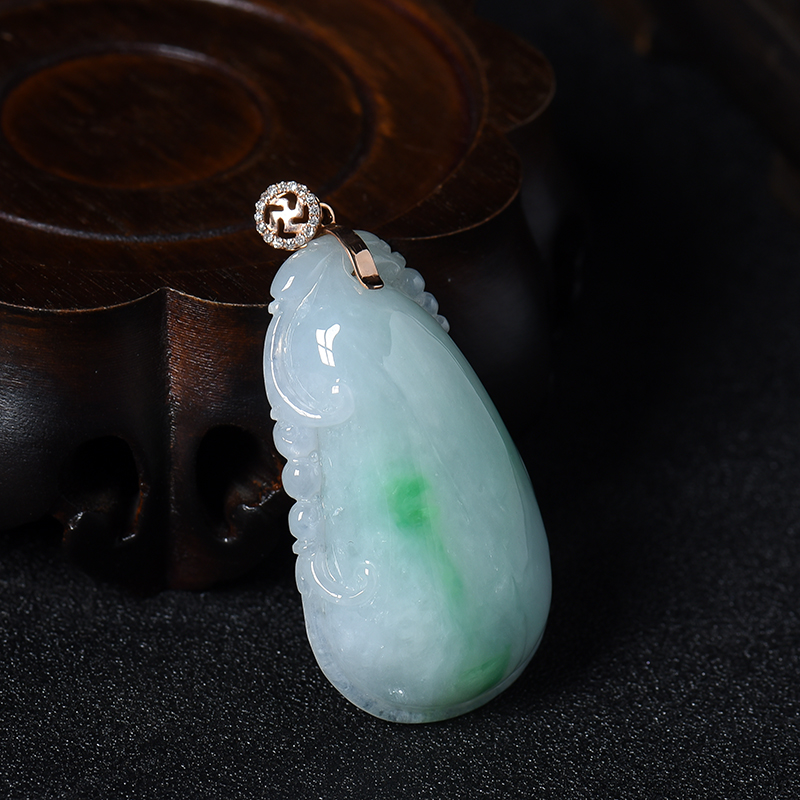 翡翠白底飘翠福瓜吊坠-红掌柜