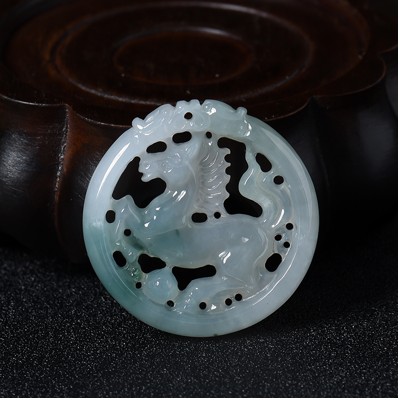 糯种翡翠马牌吊坠-红掌柜