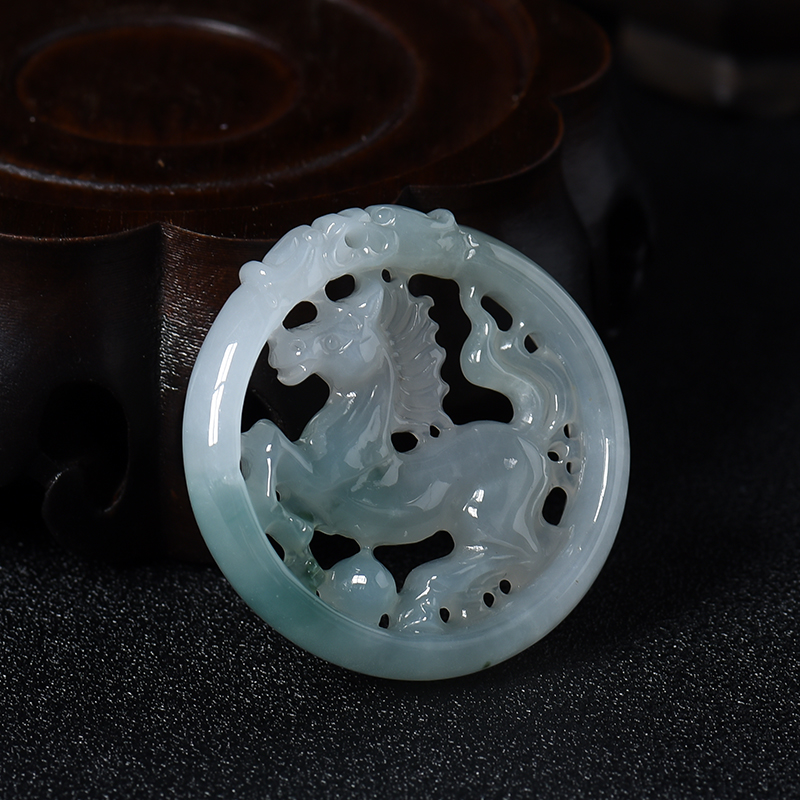 翡翠马牌吊坠-红掌柜