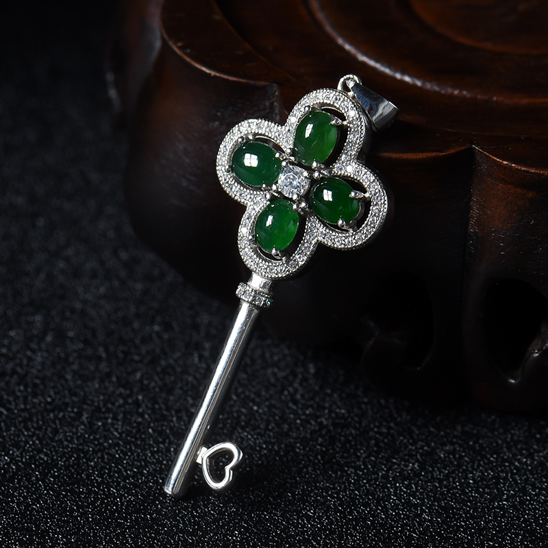 银镶翠绿翡翠钥匙吊坠-红掌柜