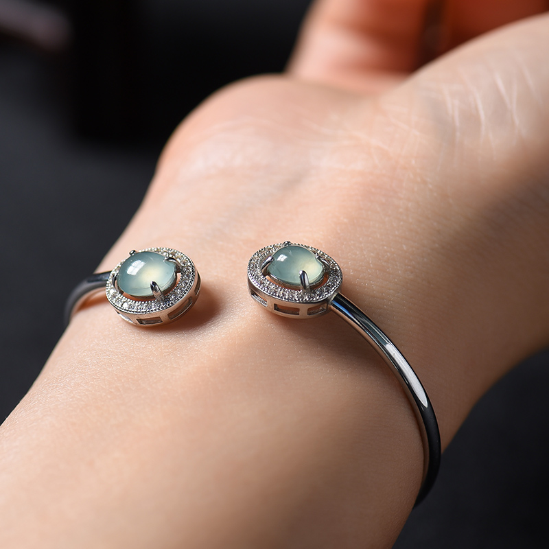 冰种晴水翡翠蛋面-红掌柜