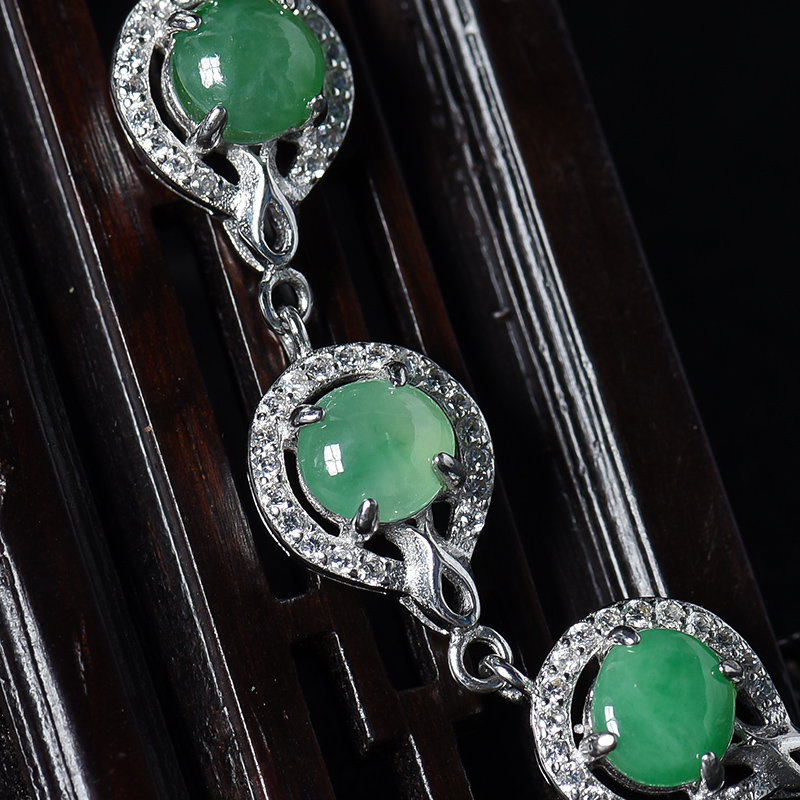 糯冰种翠绿翡翠-红掌柜