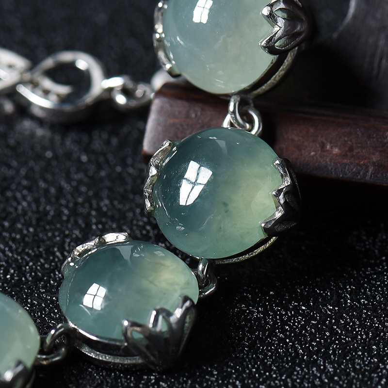 糯冰种晴水翡翠-红掌柜