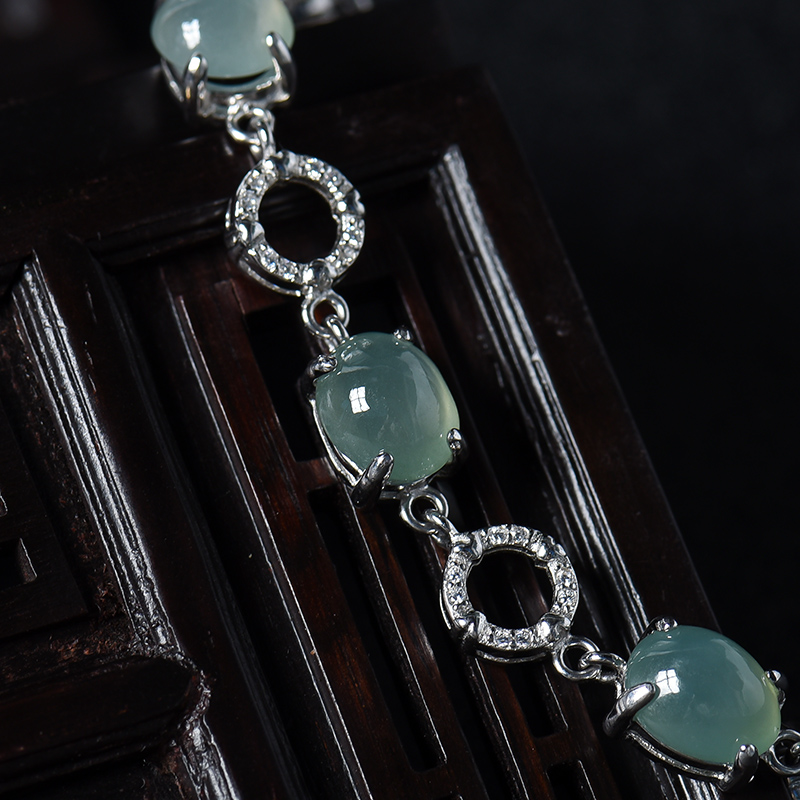 糯冰种晴水翡翠-红掌柜