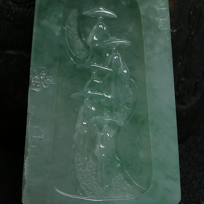 冰糯种浅绿翡翠修行挂件-红掌柜