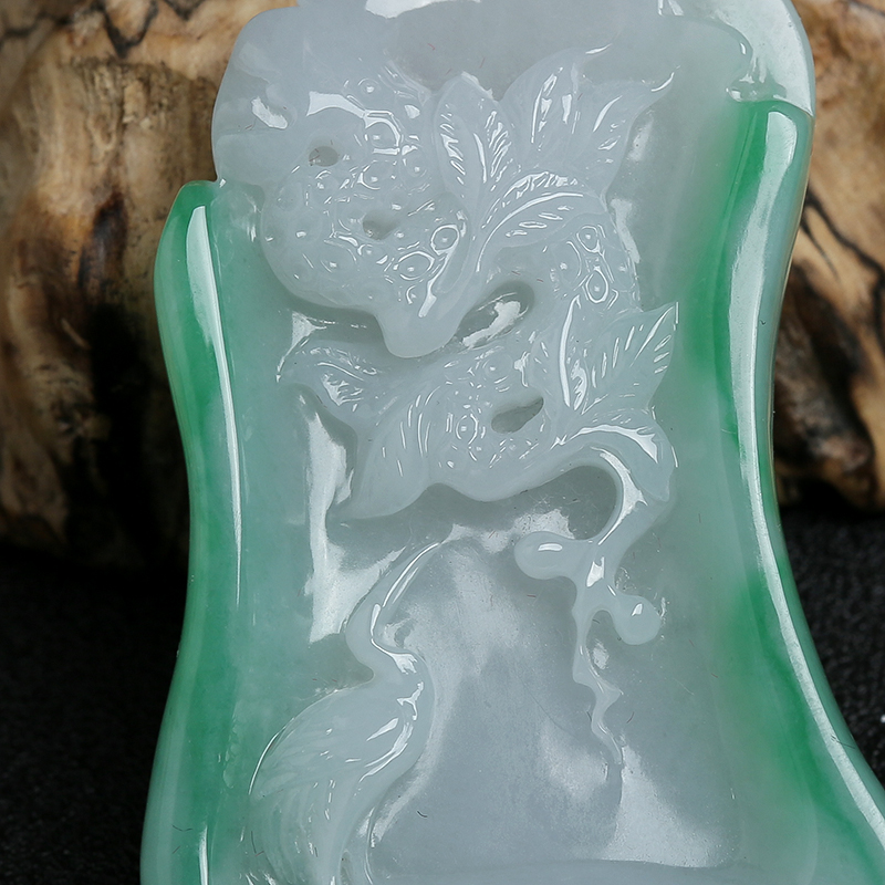 缅甸天然糯种飘翠翡翠挂件-红掌柜